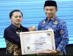 Pemkab Tanbu Terima Penghargaan dari Ombudsman Kalsel