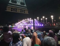 Malam Tahun Baru 2024, Warga Banjarmasin Ramai ke Jembatan Pasar Lama