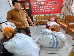 Tipu Pemilik Toko Kopiah di Sekumpul, AW Digelandang ke Kantor Polisi