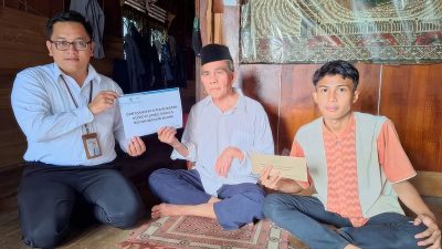 Bank Kalsel Bantu Biaya Pengobatan Kakek Penderita Stroke