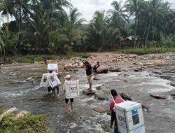 Distribusi Logistik Pemilu 2024 ke Desa Terjauh di HST Terkendala Hujan dan Jalan Licin