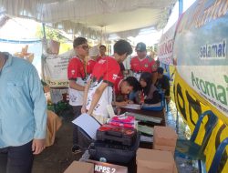 Tarik Minat Pemilih, Petugas TPS 007 Kelayan Timur Gunakan Baju Jersey Olahraga