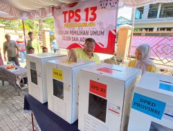 Datang Bersama Istri, Ketua DPD Partai Golkar Banjarmasin Gunakan Hak Pilih dan Berharap Pemilu Berjalan Lancar