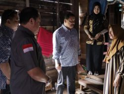 Komisi III Tinjau Rumah Warga Yang Dapat Program Bedah Rumah Tahun 2023 Di Desa Pandahan Kecamatan Bati-Bati