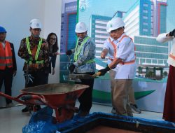 Amanah Group Lakukan Seremoni Penutupan Atap Bangunan Rumah Sakit AMC