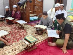 Paman Birin Ikut Tadarusan Bersama Warga dan Bagikan Al-Qur’an di Musala Hingga Masjid