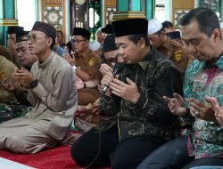 Pererat Silaturahmi di Bulan Ramadan, Ibnu Sina Safari Zuhur di Masjid Sultan Suriansyah