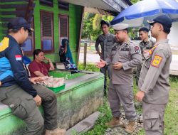 Penjual Makanan Siap Saji Buka Sebelum Waktunya, Satpol PP dan Damkar HST Lakukan Penertiban