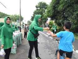 Tebar Berkah Ramadan, Kodim 1002/HST dan Persit KCK Cabang XXV Bagikan Takjil Gratis
