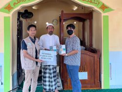 Berkah Ramadan, PLN Indonesia Power UBP Asam Asam Bagikan Ratusan Al Quran Untuk Masjid dan TPA