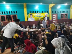 Sambil Nostalgia, Paman Birin Layani Warga Tunggul Irang Martapura Bersahur Bersama