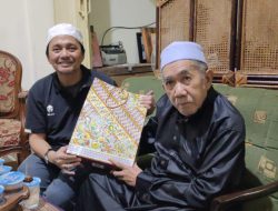 Hasnuryadi Sulaiman Wakili Hasnur Group Serahkan Bantuan ke Pondok Pesantren Rakha Amuntai