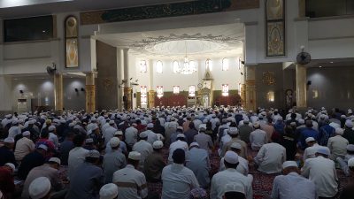 Khutbah Jumat Terakhir Ramadan di Masjid Al Karomah, KH Hasanuddin: Perbanyak Ibadah dan Keutamaan Zakat Fitrah