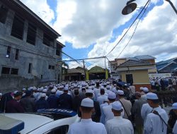 Jemaah Shalat Jenazah Guru Banjar Indah Banjarmasin Meluber Hingga Badan Jalan