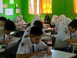 Dinas Pendidikan Klarifikasi Isu Penggunaan Pakaian Adat Diwajibkan di Sekolah