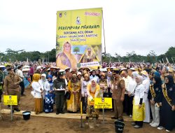 Berbusana Kebaya, Acil Odah Bersama Perempuan Banua Tanam Ribuan Pohon Peringati Hari Kartini