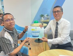 Bertepatan HUT, Dirut Bank Kalsel Turun Menjadi Teller dan CS