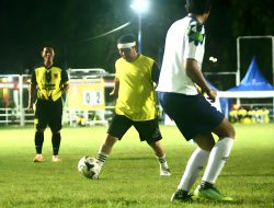 Gelorakan Hidup Sehat U40, Gubernur Kalsel Tampil Memukau di Laga Eksibisi Turnamen Sepak Bola Paman Birin Trophy VII 2024