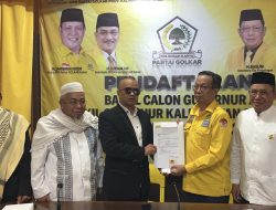 Diantar Puluhan Ulama, Zairullah Azhar Pinang Partai Golkar Incar Kursi Gubernur Kalsel