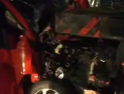 Ayla Rusak Parah Usai Hantam Tronton di S Parman, Diduga Pengemudi di Bawah Pengaruh Miras