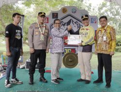 Paman Birin Terima Penghargaan Peduli Insan Pers Banua Dari Komunitas Media Cyber Baret 78