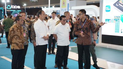 Dikunjungi Presiden Jokowi, Dirut PLN Paparkan Kesiapan Ekosistem Kendaraan Listrik di Booth PLN di PEVS 2024