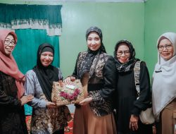 Tingkatkan Kreatifitas dan Daya Saing Pengusaha Lokal, Ketua Dekranasda HST Giatkan Pembinaan ke IKM Mujisela