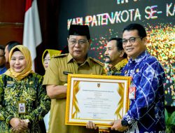 Paman Birin Berikan 3 Penghargaan Kepada Pemerintah Kota Banjarbaru pada Rakornis Pelayanan Publik