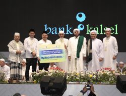 Bank Kalsel Serahkan Donasi Rp 100 Juta untuk Palestina