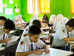 Disdikbud Kalsel Turunkan Tim Bantu Calon Siswa Mendaftar PPDB