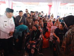 Pj Bupati Batola Dampingi Baksos Mensos RI untuk Masyarakat