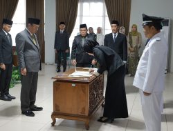 Lantik 44 Pejabat, Pj Bupati Batola: Tunjukan Dedikasi, Kerja Keras dan Loyalitas