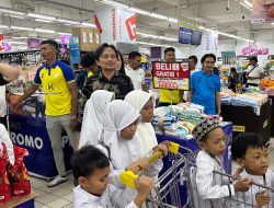 Rindu Abah dan Mama, Hasnuryadi Sulaiman Ajak Anak-anak Yatim Belanja ke Mall
