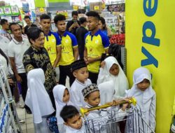 Bagas Kaffa Tersentuh Melihat Kebahagian Anak Yatim Saat Berbelanja di Mall