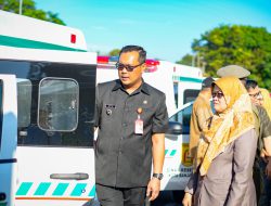 Wali Kota Aditya Serahkan 20 Ambulans untuk Tingkatkan Layanan Kesehatan