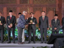 Sukses Turunkan Angka Stunting, Bupati HST Raih Penghargaan dari BKKBN RI