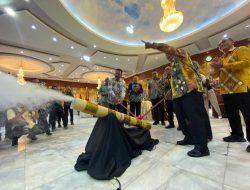 Nyala Meriam Bambu Karbit Menandai Dimulainya 24 Rangkaian Harjad Kalsel ke-74