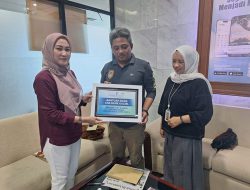Rayakan Idul Adha, Bank Kalsel Serahkan Dua Sapi Kurban ke DPRD Kalsel