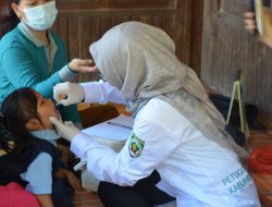 Cegah Penyakit Polio, UPTD Puskesmas Uren Berikan Imunisasi Vaksin Polio