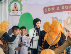 Vivi Meriahkan Acara Pentas Seni dan Bazar Karya P5 SDN 2 Komet dengan bagikan Voucher Belanja.