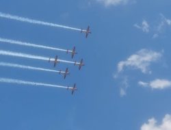 Setelah 10 Tahun, Tim Aerobatik JAT TNI AU kembali Pukau Ribuan Mata Warga Kalsel