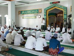 Laksanakan Safari Jumat di Masjid Al Mujahid Lok Besar, Bupati HST Ajak Masyarakat Salat Berjamaah