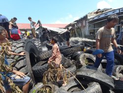 Gudang Ban Bekas Kebakaran Bikin Panik Warga, Tetangga: Ini yang Kedua Kalinya