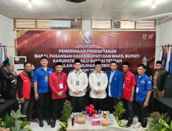 Datang Bersama Rombongan, Bapaslon Aulia-Mansyah Serahkan Berkas Pendaftaran Bupati dan Wakil Bupati ke KPU HST
