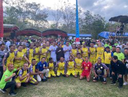 Bersama Pemain Barito, Bang Hasnur Sambangi Desa Batu Balian