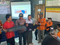Menwa ULM Gelar Pelatihan Penanggulangan Kecelakaan di Pantai Desa Wisata Sungai Bakau
