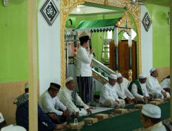 Bupati Aulia Ajak Masyarakat Desa Aluan Mati Salat Berjamaah Penuhi Masjid As Su’ada