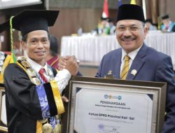 Turut Serta Sukseskan Pomnas XVIII Kalsel, Supian HK Terima Penghargaan dari ULM