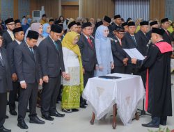 Sah! 45 Anggota Dewan Banjar Terpilih Dilantik, Palu Pimpinan Berpindah ke Agus Maulana