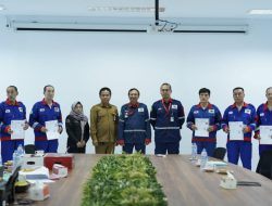 Dinas Dukcapil Tanah Bumbu Permudah Pelayanan Administrasi WNA melalui “Pelangsir Berwarna”